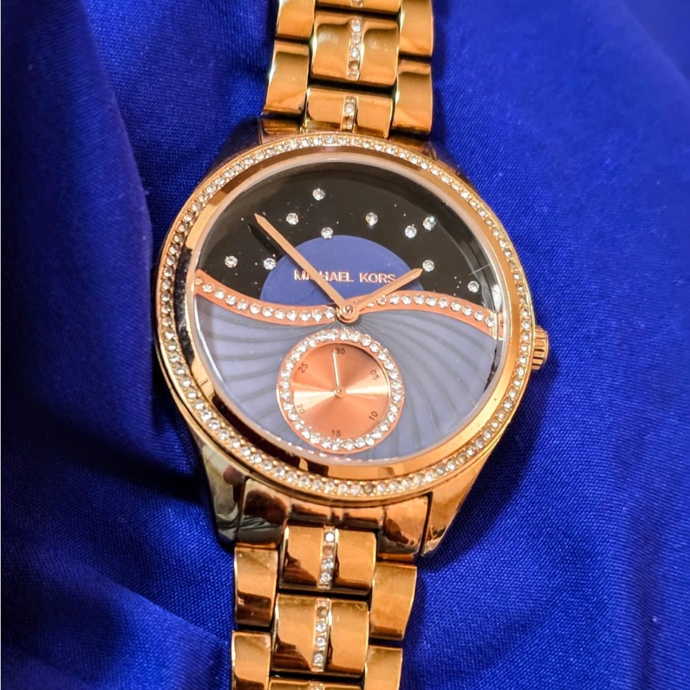 Michael Kors Lauryn Rose Gold 38mm Luxury Womens Watch
New battery